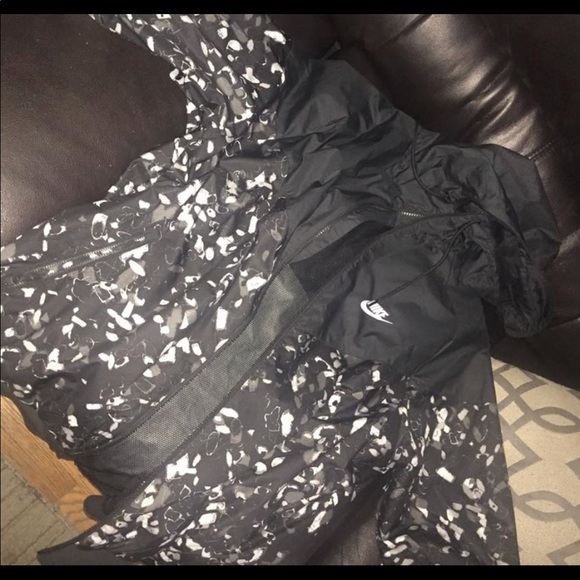 Nike jacket - Picture 3 of 3